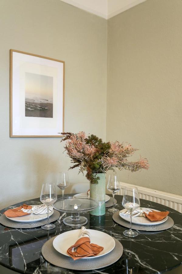 Chic 1 Bedroom Apartment In Bloomsbury, Sleeps 4 London Bagian luar foto